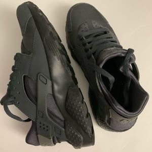 Grade School Nike Huaraches (5Y)